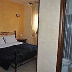Alojamento de Acomodação e Pequeno-almoço Messapia 4*